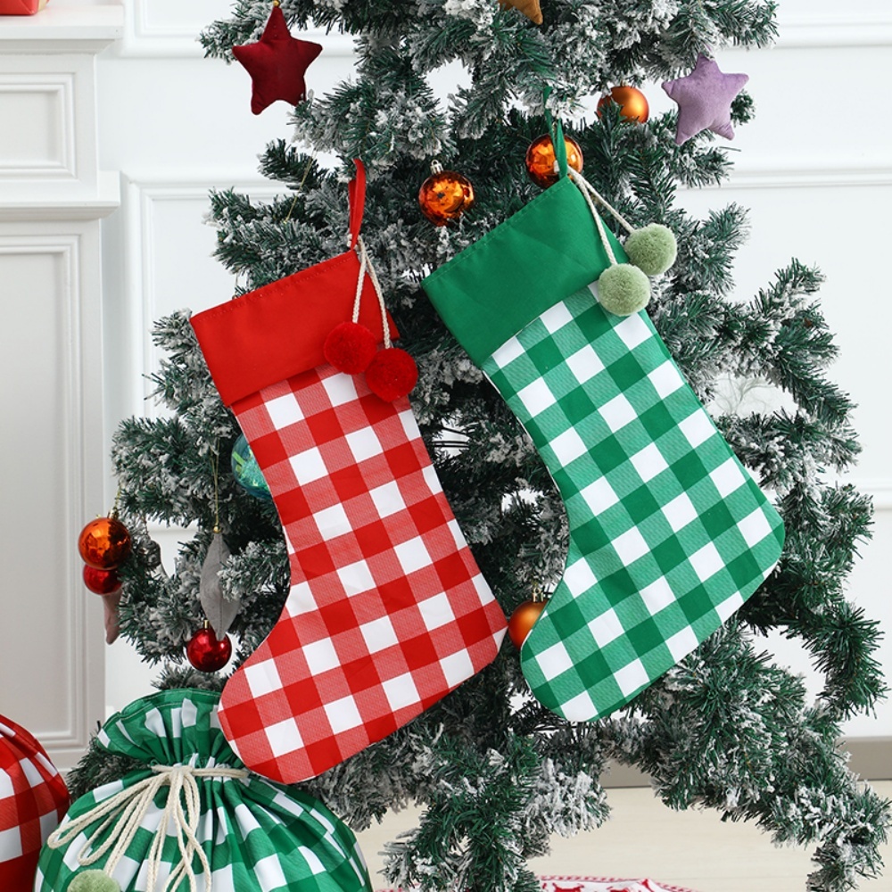 Рождественские чулки в клетку  – обзор и цена Christmas Stocking Hanging